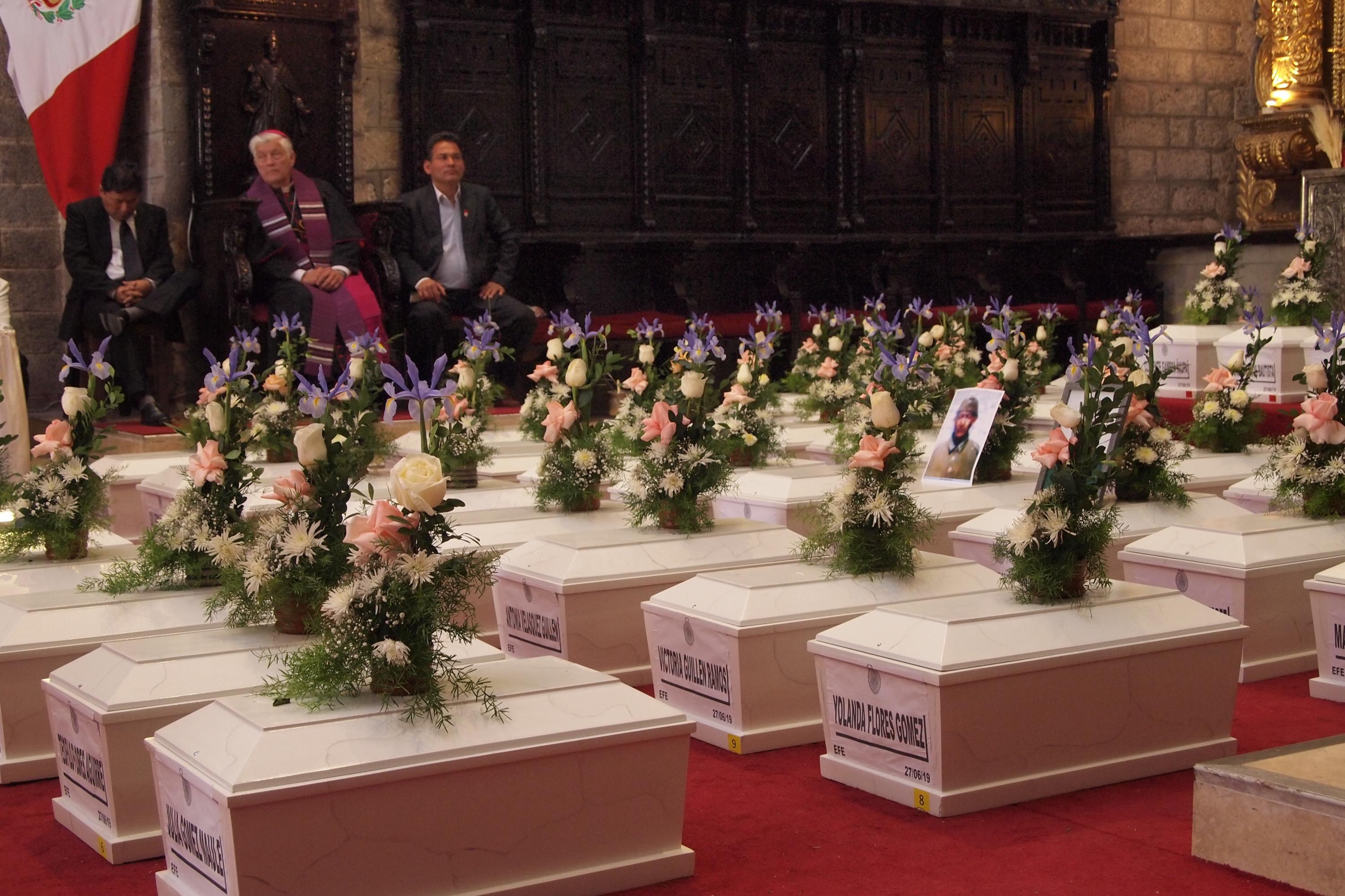 Ayacucho: entregan restos de más de 64 víctimas del terrorismo. (Foto: Luis García Bendezú / Cortesía)