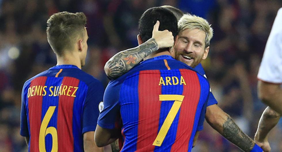 Barcelona no tuvo problemas mayores con el Sevilla y lo venció 3-0, para quedarse con la Supercopa de España, título que se le escapó la pasada temporada. (Foto: AFP)