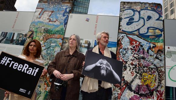 Patti Smith reclama la liberación de Badawi y Ai Weiwei