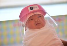 Coronavirus: las pequeñas máscaras para proteger a los recién nacidos en Tailandia