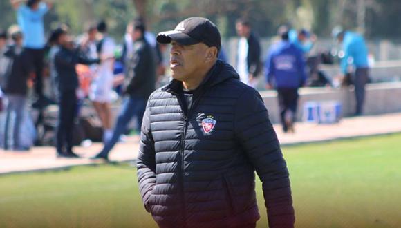 Roberto Mosquera en su etapa de entrenador en Royal Pari. (Foto: Los Tiempos)