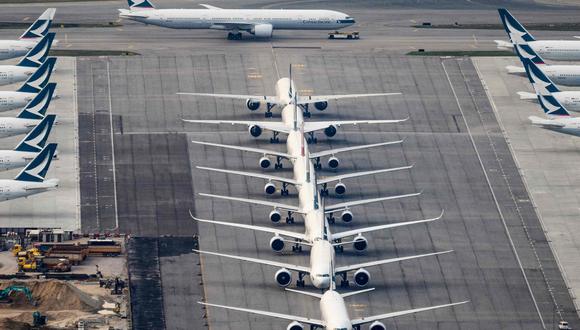 La organización, que agrupa 290 aerolíneas, estima que en 2020 el sector perderá US$ 419,000 millones. (Foto: AFP)
