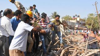 India: Derrumbe deja un muerto y más de cien personas atrapadas | FOTOS y VIDEOS