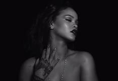 Rihanna hace sensual topless en su nuevo video "Kiss It Better"