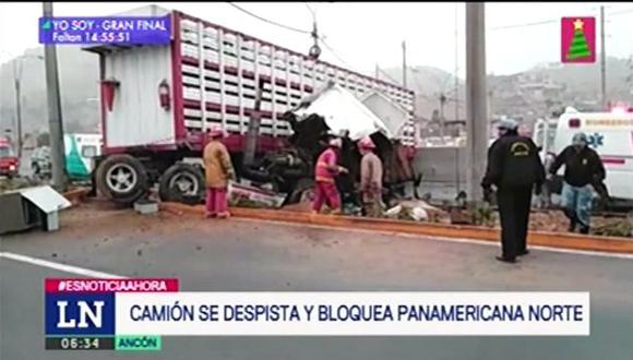 Personal de los Bomberos y de la Policía Nacional se encuentran en el lugar para atender la emergencia. (Video: Latina)