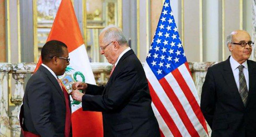 PPK condecoró con la Orden El Sol del Perú en el Grado de Gran Cruz, al embajador de Estados Unidos en Lima, Brian A. Nichols, a quien le agradeció por su gestión. (Foto: Andina)