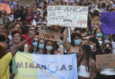 Miles de mujeres se manifiestan contra “la cultura de la violación” en Uruguay