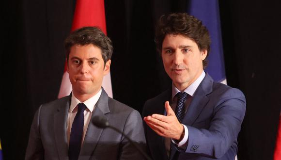 El primer ministro francés Gabriel Attal (izquierda) y el primer ministro canadiense Justin Trudeau (derecha) y llegan para hablar en una conferencia de prensa conjunta en el edificio Sir John A. Macdonald en Ottawa el 11 de abril de 2024. (Foto de PATRICK DOYLE / AFP)