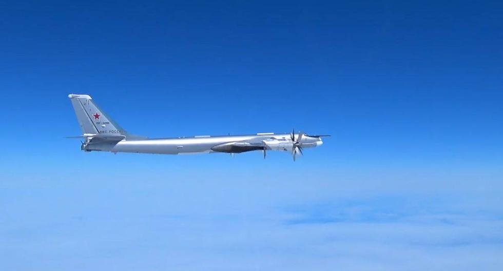 Bombardero ruso Tu-95MS fue escoltado por Raptors F-22. (Foto: Ministerio de Defensa de Rusia / YouTube)