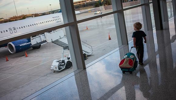 ¿Viajas con niños? Tips para salir por carretera o avión
