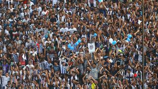 Alianza Lima fue recibido con gigante banderola en Matute