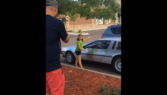 La encantadora reacción de una niña al ver un DeLorean [VIDEO]