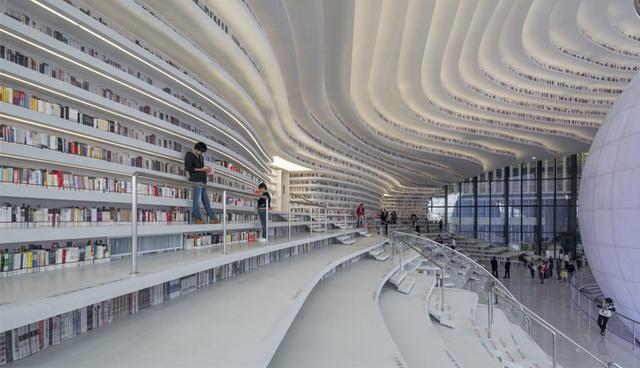 Este recinto destaca por sus estantes y estructuras curvas que le dan una onda futurista al lugar.  (Foto: MVRDV Architects)