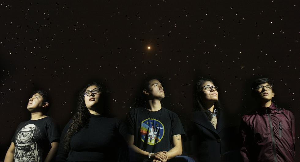Estudiantes de ingeniería se preparan y buscan becas para ser astronautas. Foto en el Observatorio Mutuzuma Ishizuka del IGP ubicado en La Molina, Lima, Perú. (Foto: Omar Lucas)