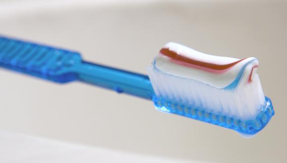Con o sin pasta dental, el cepillo de dientes debemos usarlo correctamente por lo menos tres veces al día, según los especialistas. (Foto: )