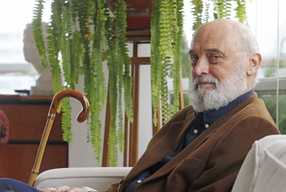 Fernando Ampuero “Todo escritor se siente un fracasado” Libros