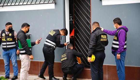 Karelim López recibió amenazas y sobre con municiones, la policía depincri está en el lugar y al inspeccionar el sobre encontraron pólvora y 3 municiones. Fotos HugoCurotto/ @photo.gec