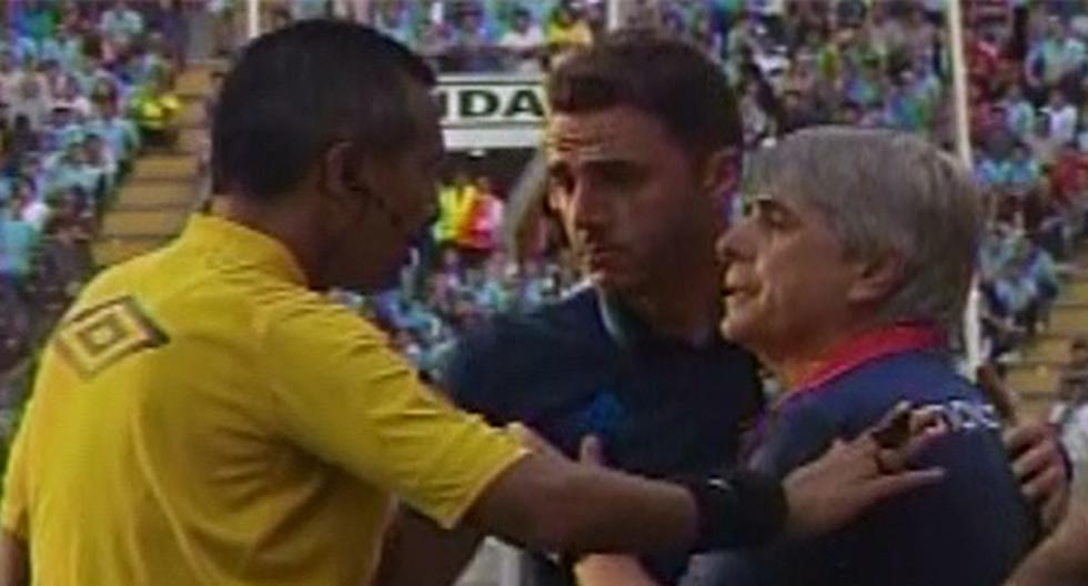 Mariano Soso y Marcelo Grioni, técnicos de Sporting Cristal y Deportivo Municipal, discutieron en el pleno desarrollo del partido de Play Off. (Foto: Captura - América TV)