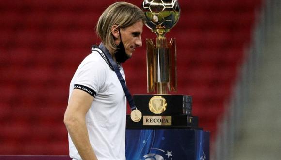 Sebastián Beccacece ganó siete títulos como asistente técnico de Jorge Sampaoli en la Universidad de Chile. Como técnico tiene un trofeo: la Recopa Sudamericana con Defensa y Justicia. (Foto: Agencias)