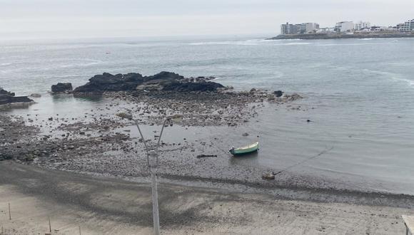 Los usuarios de las redes sociales reportaron el retiro del mar. (Foto: Twitter/@DeuxExMapi)