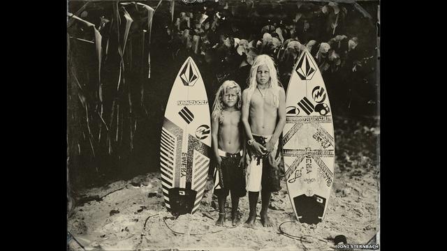 Las fotos de surfistas que parecen tomadas en el siglo XIX - 7