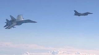 Tensión: Caza F-16 de la OTAN voló cerca del avión del ministro de defensa ruso [VIDEO]