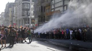 Turquía: Policía dispersa por la fuerza Marcha del Orgullo Gay