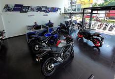 ¿Qué ventajas económicas existen al comprar una motocicleta en vez de un carro?