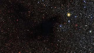 Registran nebulosa oscura con miles de estrellas en gestación