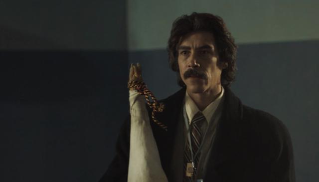 Óscar Jaenada (Luis Rey en la serie) en una escena del capítulo 11 de la bioserie sobre el cantante. (Foto: Netflix)