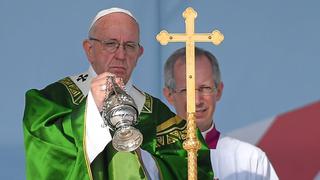El papa Francisco pide que se busque una solución justa y pacífica en Venezuela