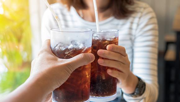 Las bebidas ultraprocesadas como las gaseosas, no quitan la sed, sino la incrementan por la cantidad de azúcar que contienen. (Foto: Shutterstock)