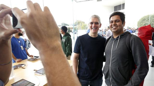 Los selfies de Tim Cook con los fans de Apple por el iPhone 6 - 1