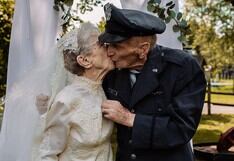 Mujer de 97 años renueva votos con su esposo para, por fin, tener fotos con vestido de novia