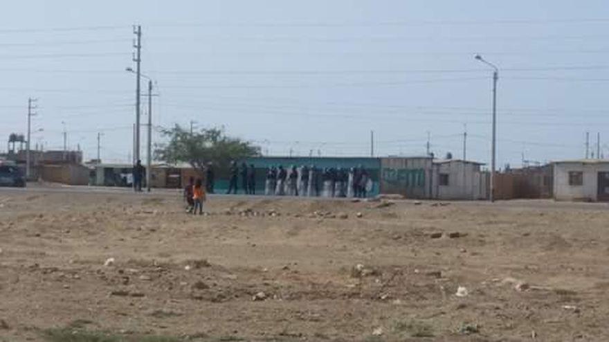 Piura: pobladores de Talara realizan paro y bloquean accesos - 11