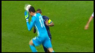 Terrible choque dejó inconsciente a jugador del Porto
