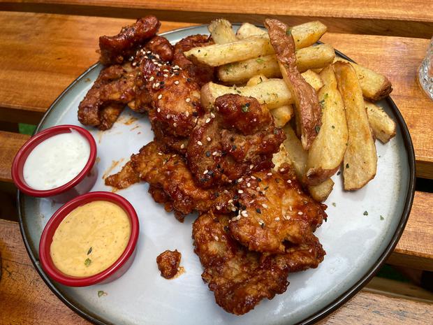 Cauliflower wings from the Vegan Lounge.  (Photo: Patricia Castañeda)