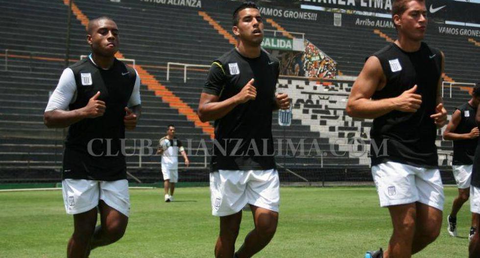 Paulo Albarrac&iacute;n (centro) volver&iacute;a esta tarde al equipo titular. (Foto: Difusi&oacute;n)