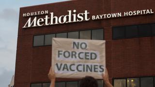 Personal médico demandó a su hospital en Texas por exigirles vacunarse contra el Covid-19