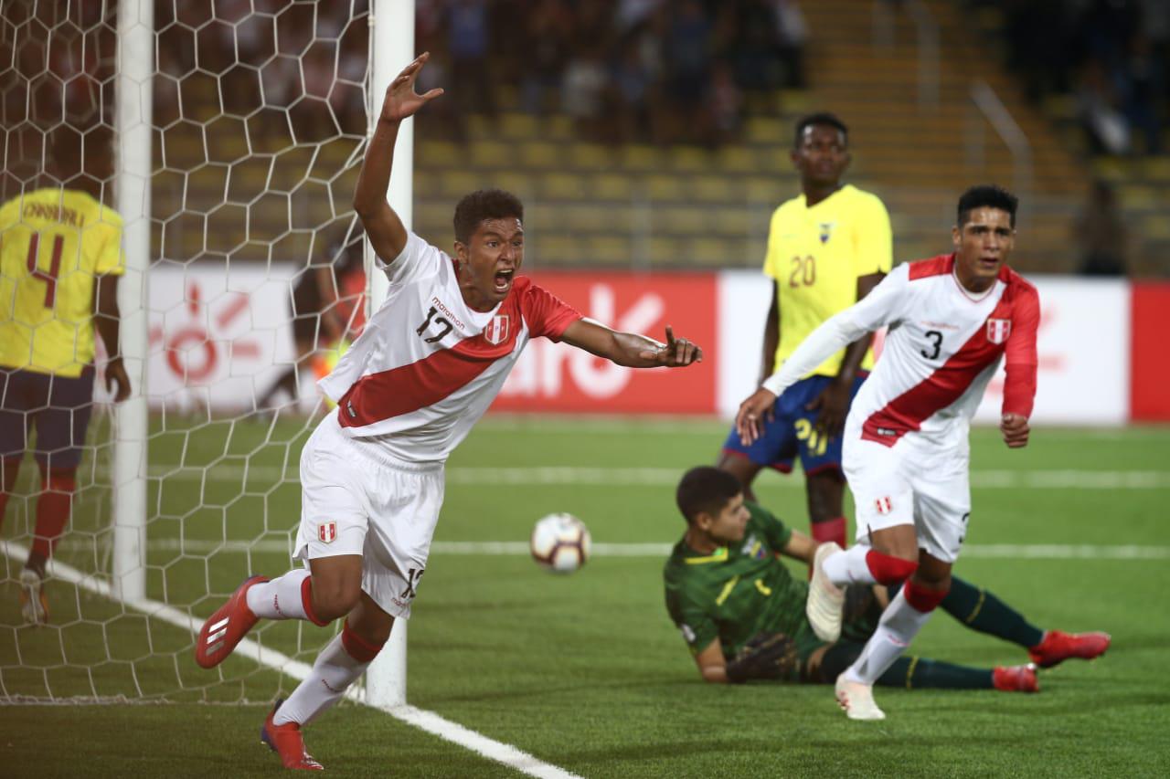 Perú vs. Ecuador: Nicolás Figueroa y el gran gesto técnico para convertir el 2-0 | Foto: Jesús Neyra/GEC
