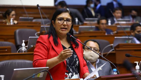 Katy Ugarte deja la bancada Bloque Magisterial. (Foto: Congreso)