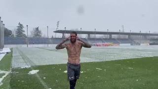 Sergio Ramos desafió a la nieve y las bajas temperaturas en España | VIDEO 