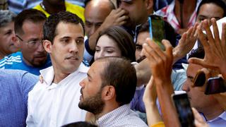 Cantando el Himno Nacional de Venezuela: Así recibieron a Juan Guaidó tras detención