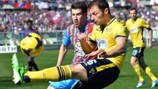 El Catania ganó 3-1 al Lazio y sale de la zona de descenso