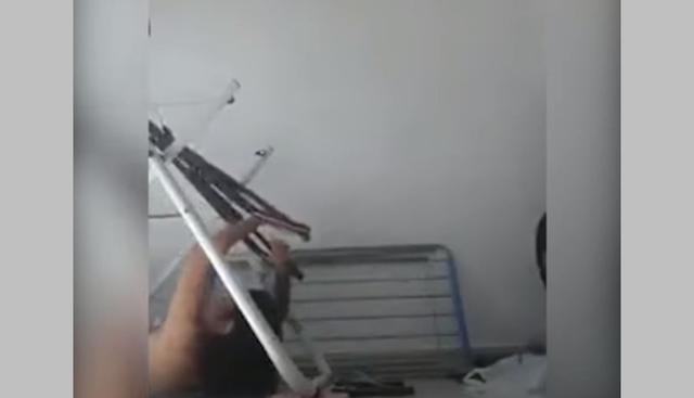 La mujer deportista terminó de espaldas en el suelo y pudo ser un accidente fatal. (Foto: captura Facebook)