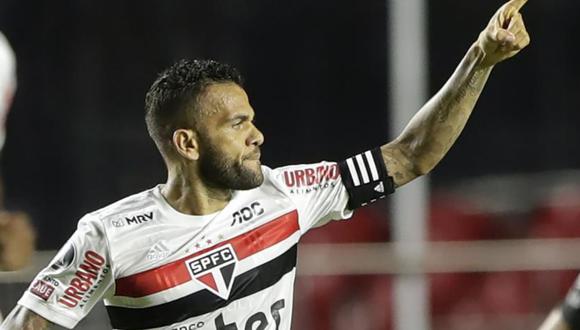 Dani Alves confirma que seguirá en Sao Paulo y jugará Copa Libertadores | Foto: AP