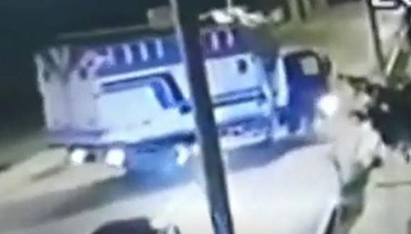 Hampones se hicieron pasar como clientes para robar un camión | Foto: Captura América TV