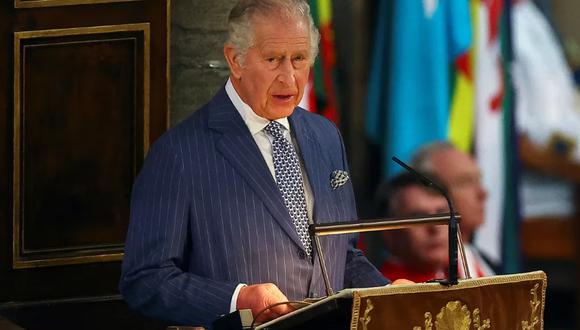 El rey Carlos III de Gran Bretaña pronuncia su mensaje del Día de la Commonwealth durante una misa en la Abadía de Westminster, en Londres, el 13 de marzo de 2023. (HANNAH MCKAY - POOL).