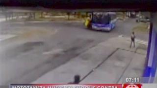 VMT: video muestra choque de mototaxi contra bus de Los Chinos