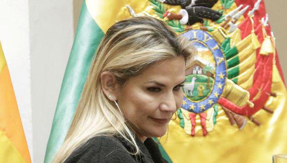 La presidenta interina de Bolivia, Jeanine Añez, asiste a una ceremonia en el palacio presidencial en La Paz, Bolivia. 13 de marzo de 2020. (REUTERS/David Mercado).